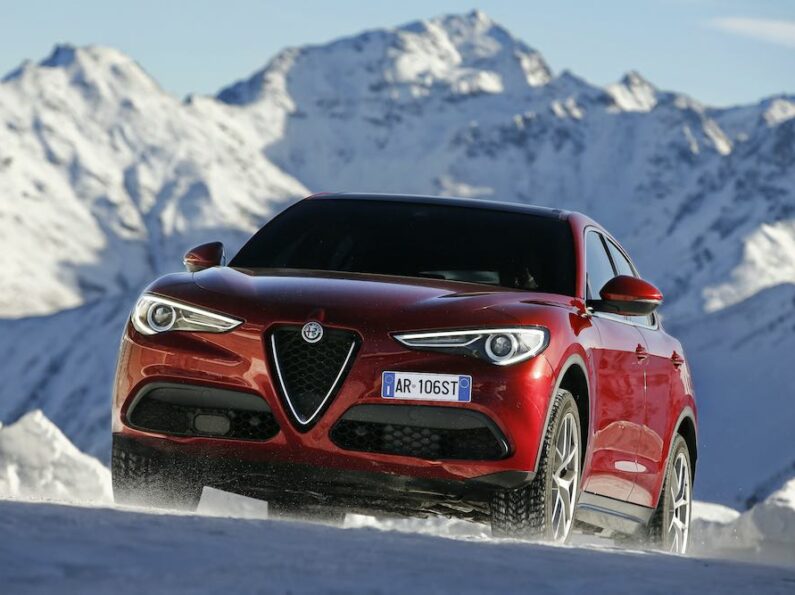 Alfa Romeo Stelvio Quadrifoglio el SUV de carreras italiano produce 505 caballos de fuerza con su motor V6